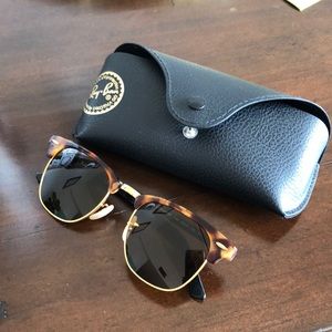 Rayban Clubmaster Classic in Tortoise